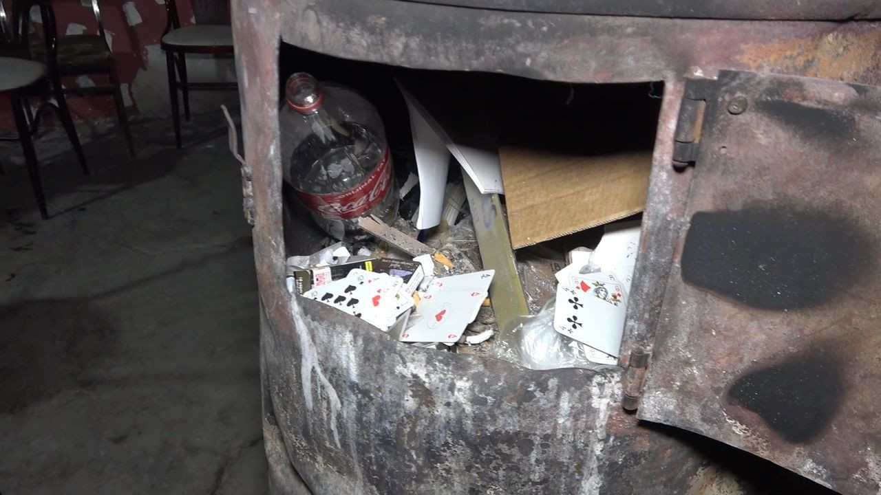 Yakalanmamak için tuvalete saklandılar - Sayfa 6