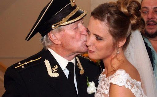 90 yaşındaki Rus oyuncu, kendisinden 48 yaş küçük sevgilisiyle evlenecek! - Sayfa 6