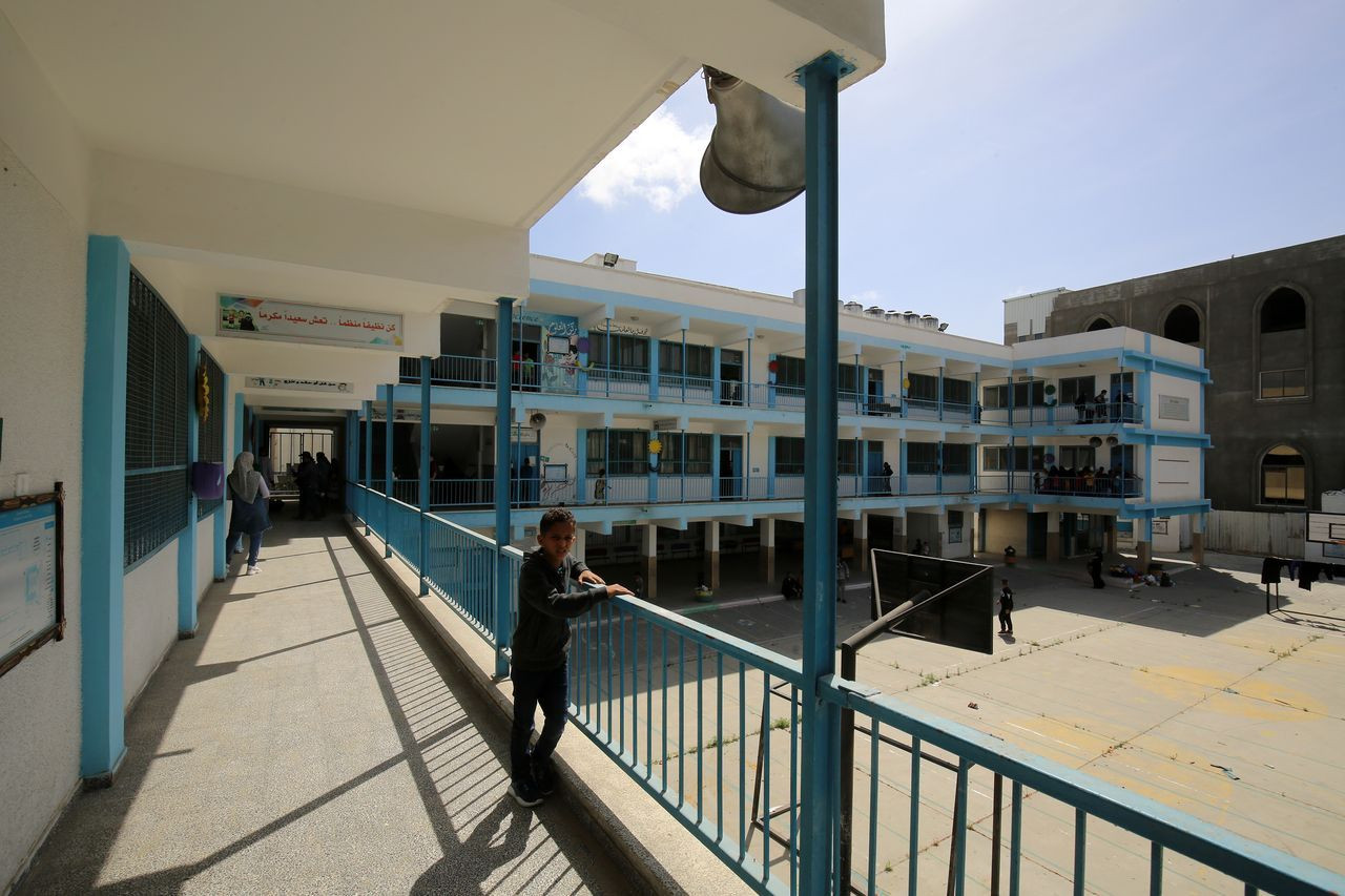 İsrail'in gazabından okullara sığındılar - Sayfa 18