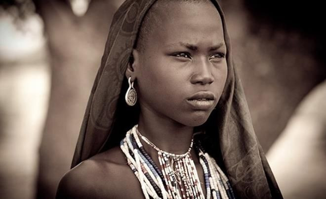 Görülmemiş gelenek! Kendilerini yaralayıp, ölü ineklerin üzerinde yürüyorlar... - Sayfa 5