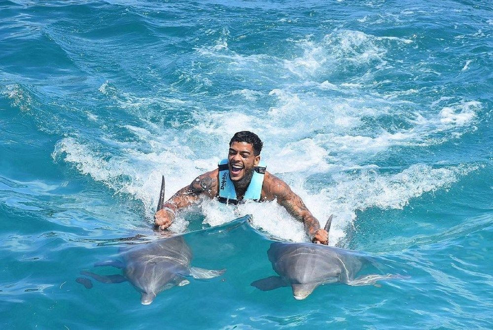 Ünlü şarkıcı MC Kevin eşini aldattığı sırada balkondan düşerek vefat etti - Sayfa 6