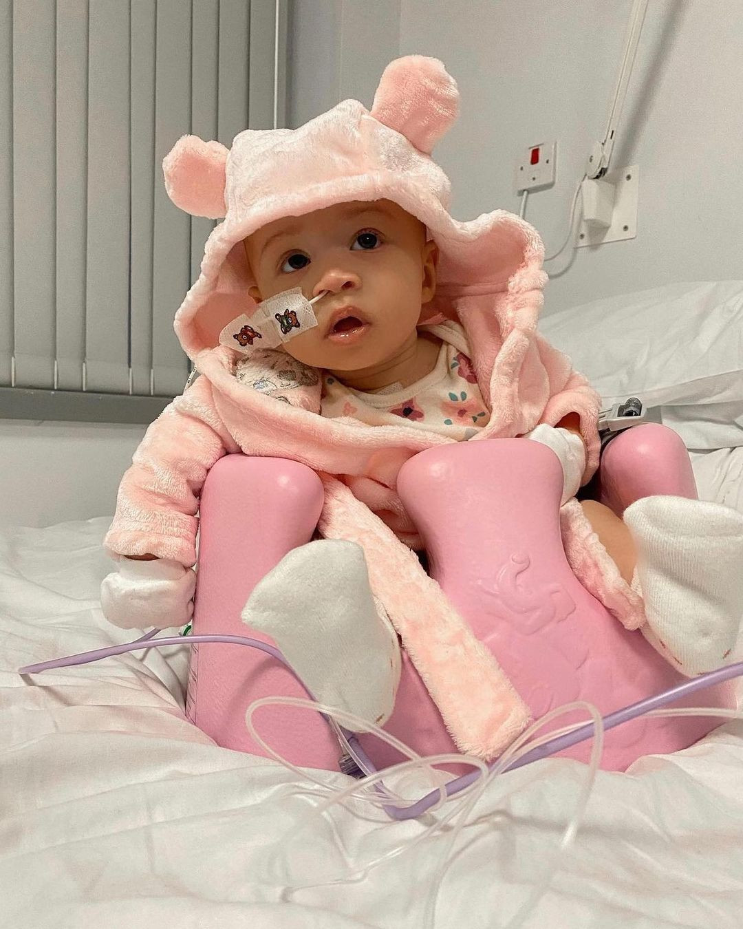 Ashley Cain - Safiyya Vorajee çifti minik kızlarını toprağa verdi - Sayfa 24