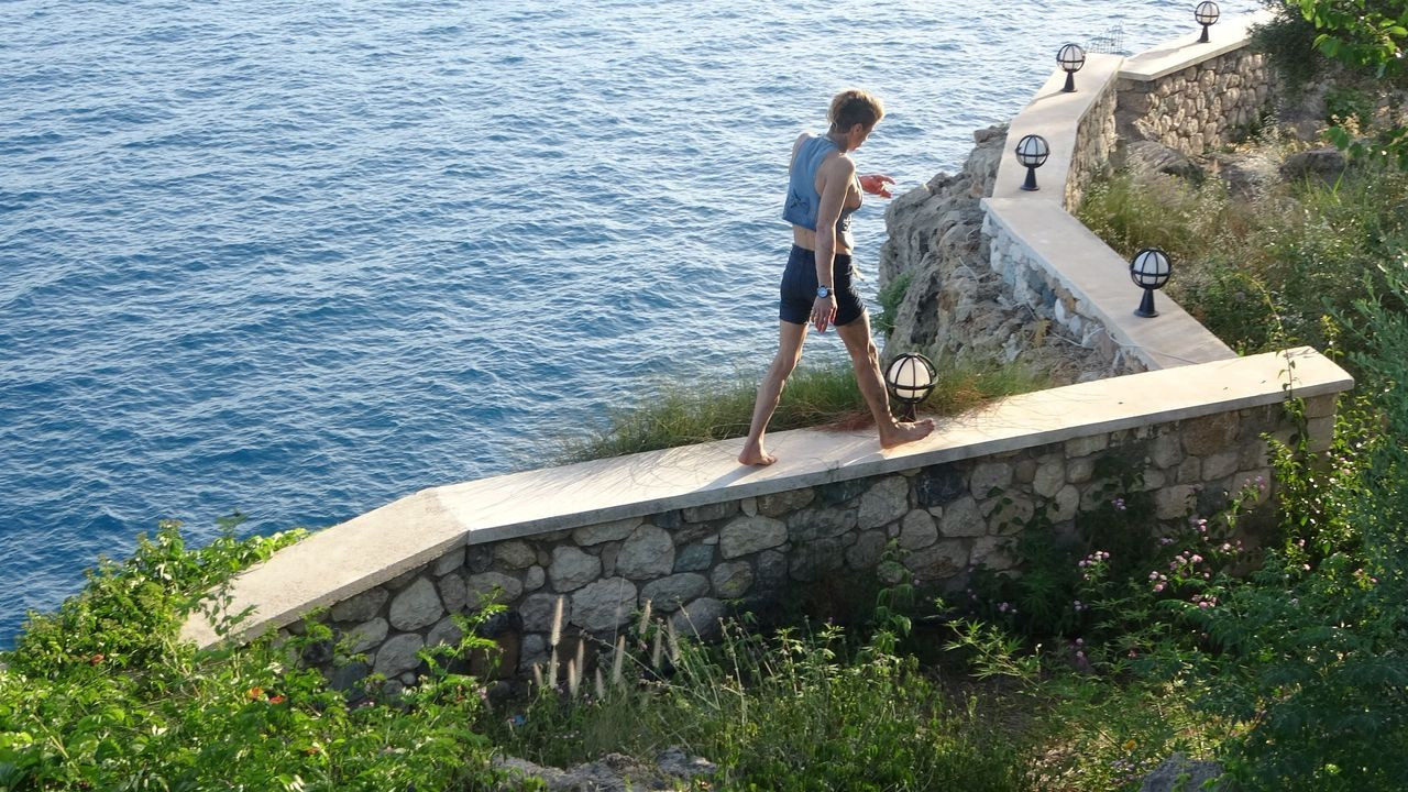 Köpeğini kurtarmak isterken falezlerde mahsur kaldı - Sayfa 10