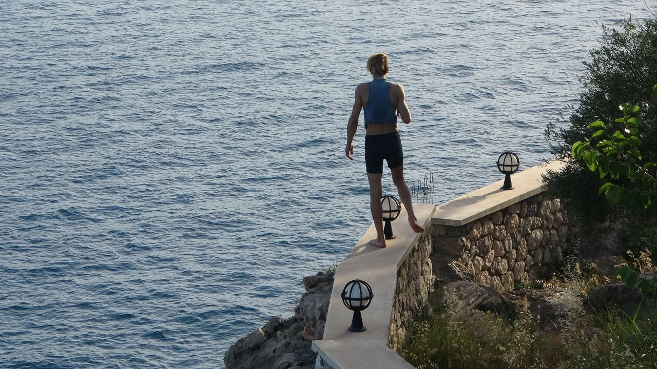 Köpeğini kurtarmak isterken falezlerde mahsur kaldı - Sayfa 11