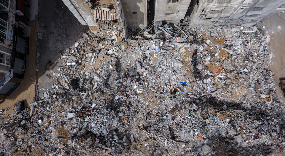 İsrail'in saldırılarında evleri yıkılan Filistinliler okullarda kalıyor - Sayfa 21