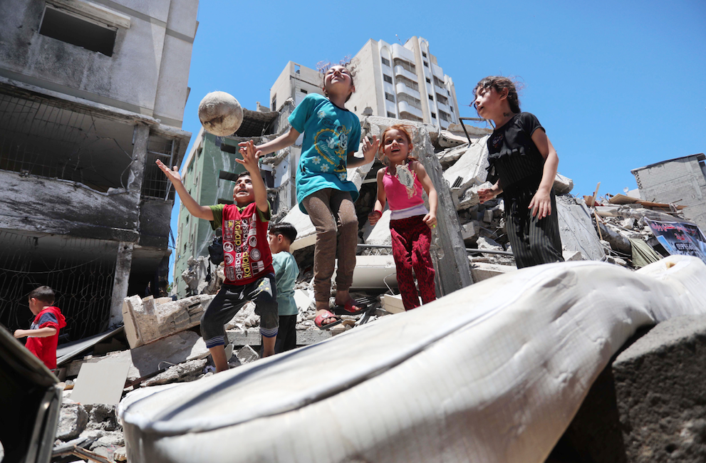 İsrail'in saldırılarında evleri yıkılan Filistinliler okullarda kalıyor - Sayfa 37