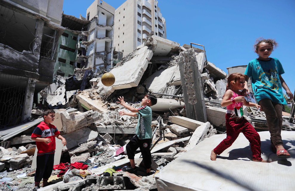 İsrail'in saldırılarında evleri yıkılan Filistinliler okullarda kalıyor - Sayfa 38