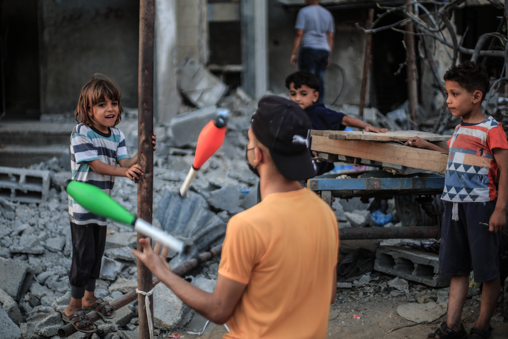 İsrail'in saldırılarında evleri yıkılan Filistinliler okullarda kalıyor - Sayfa 31