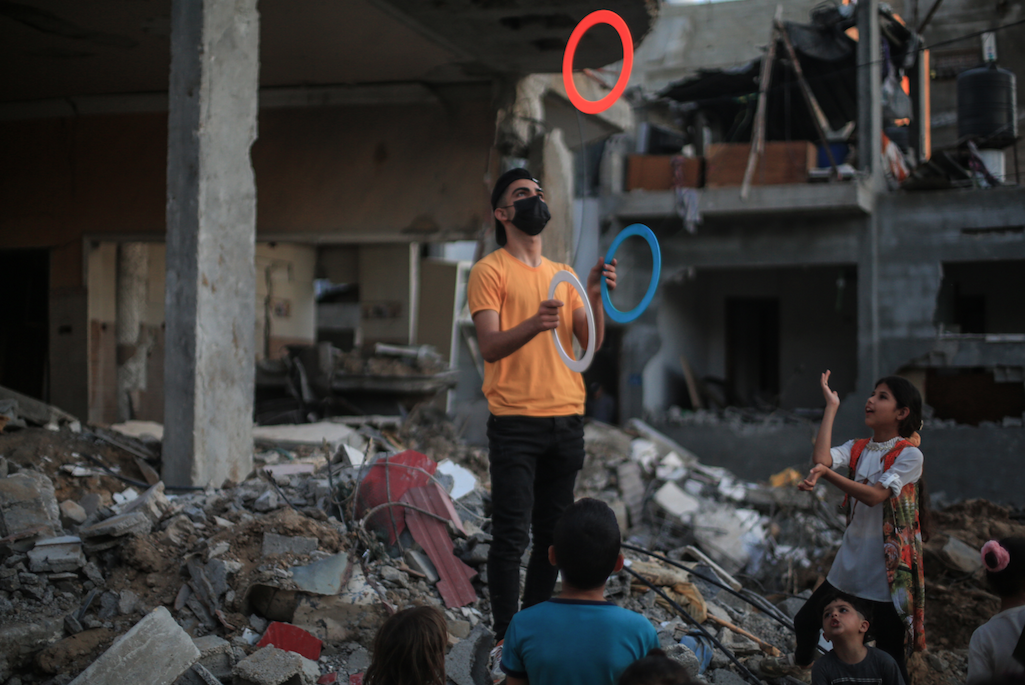 İsrail'in saldırılarında evleri yıkılan Filistinliler okullarda kalıyor - Sayfa 34