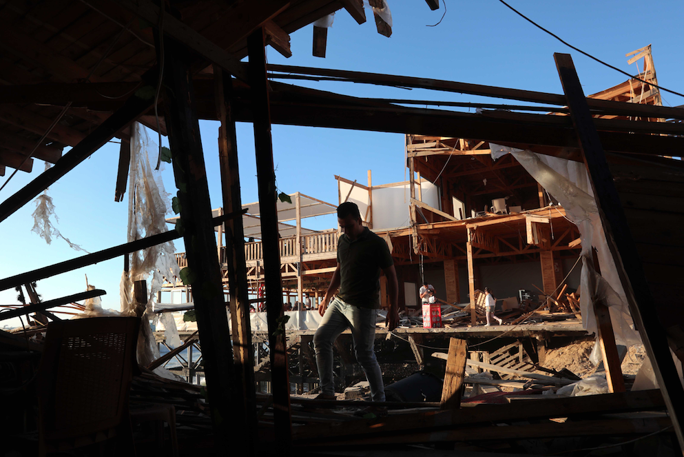 İsrail'in saldırılarında evleri yıkılan Filistinliler okullarda kalıyor - Sayfa 43