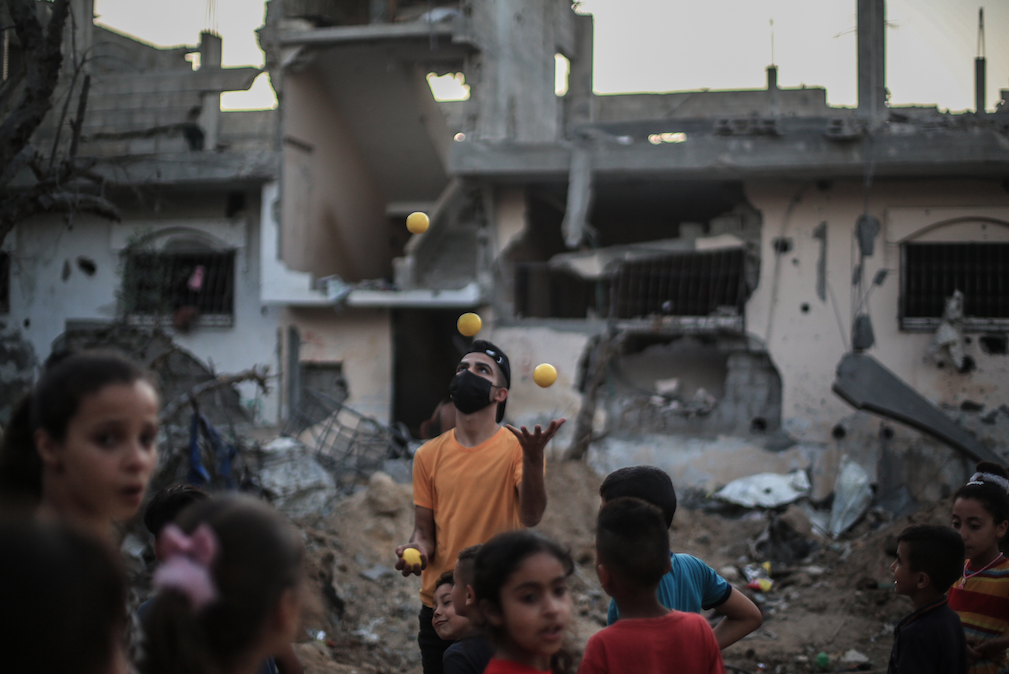 İsrail'in saldırılarında evleri yıkılan Filistinliler okullarda kalıyor - Sayfa 33