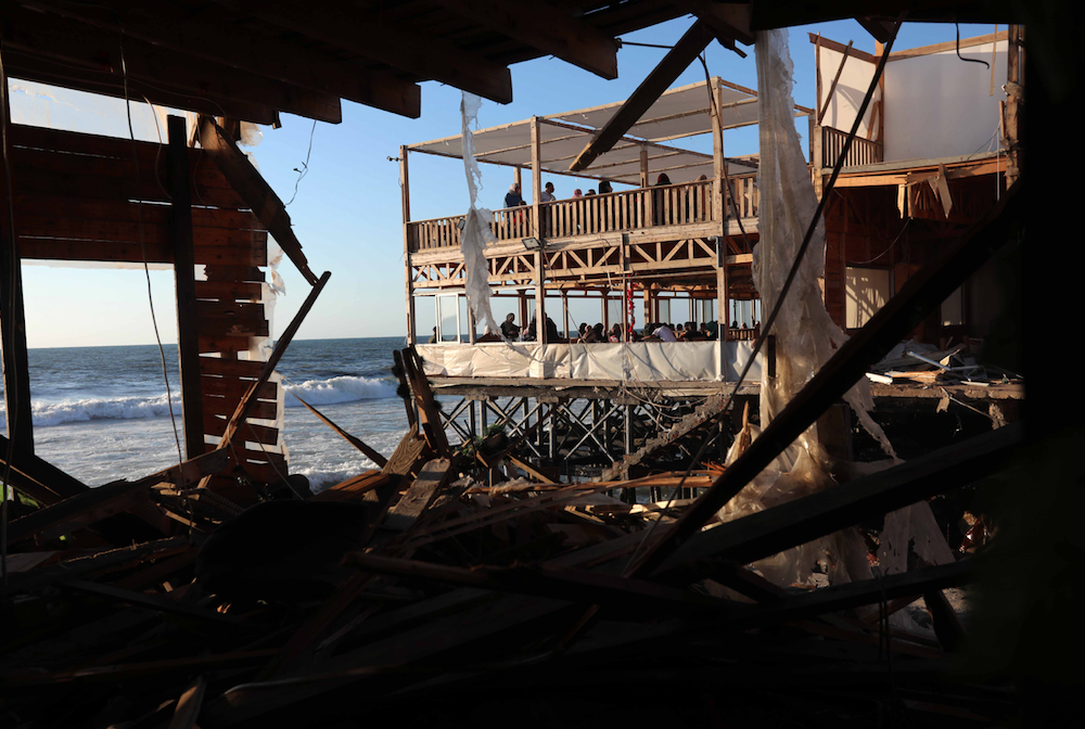 İsrail'in saldırılarında evleri yıkılan Filistinliler okullarda kalıyor - Sayfa 42