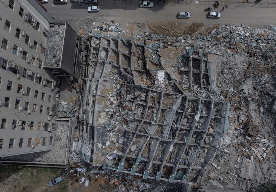 İsrail'in saldırılarında evleri yıkılan Filistinliler okullarda kalıyor - Sayfa 28