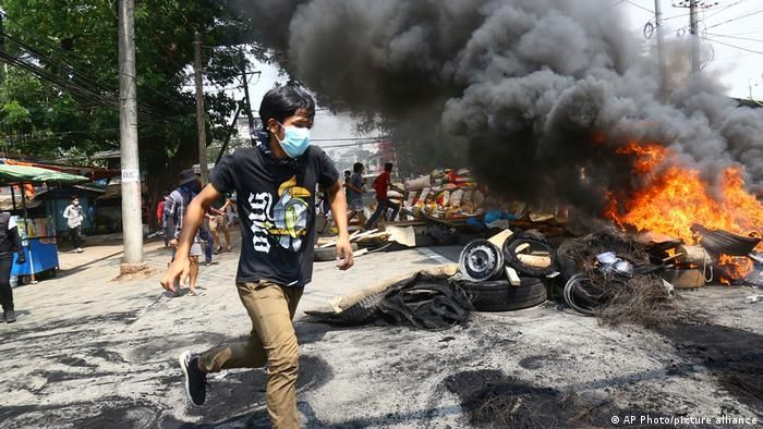 Myanmar ordusundan korkunç şantaj: Öldürdükleri gençlerin cesetlerini kapılara bırakıyorlar - Sayfa 5