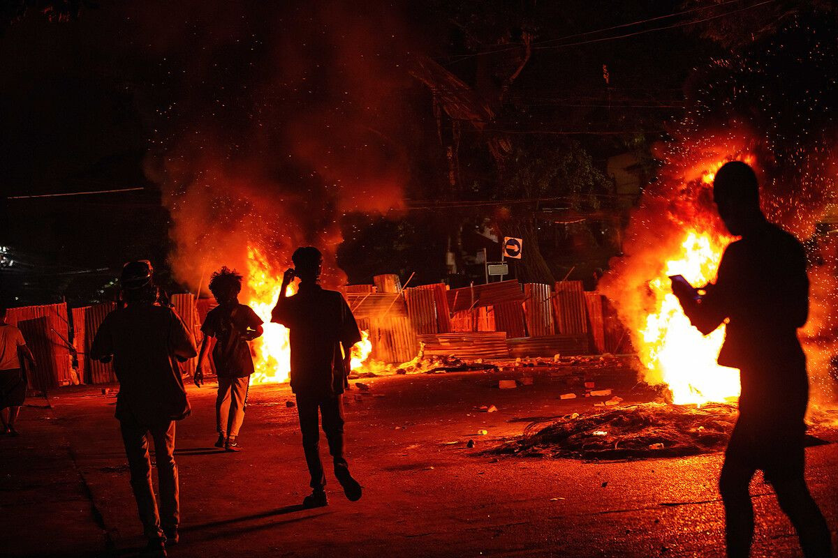 Myanmar ordusundan korkunç şantaj: Öldürdükleri gençlerin cesetlerini kapılara bırakıyorlar - Sayfa 12