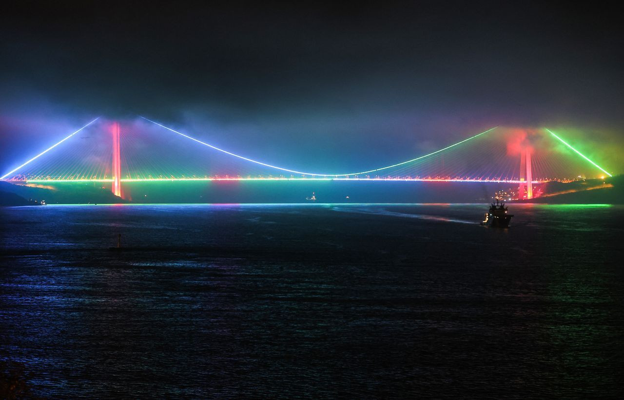 İstanbul'daki köprüler Azerbaycan renklerine büründü - Sayfa 8