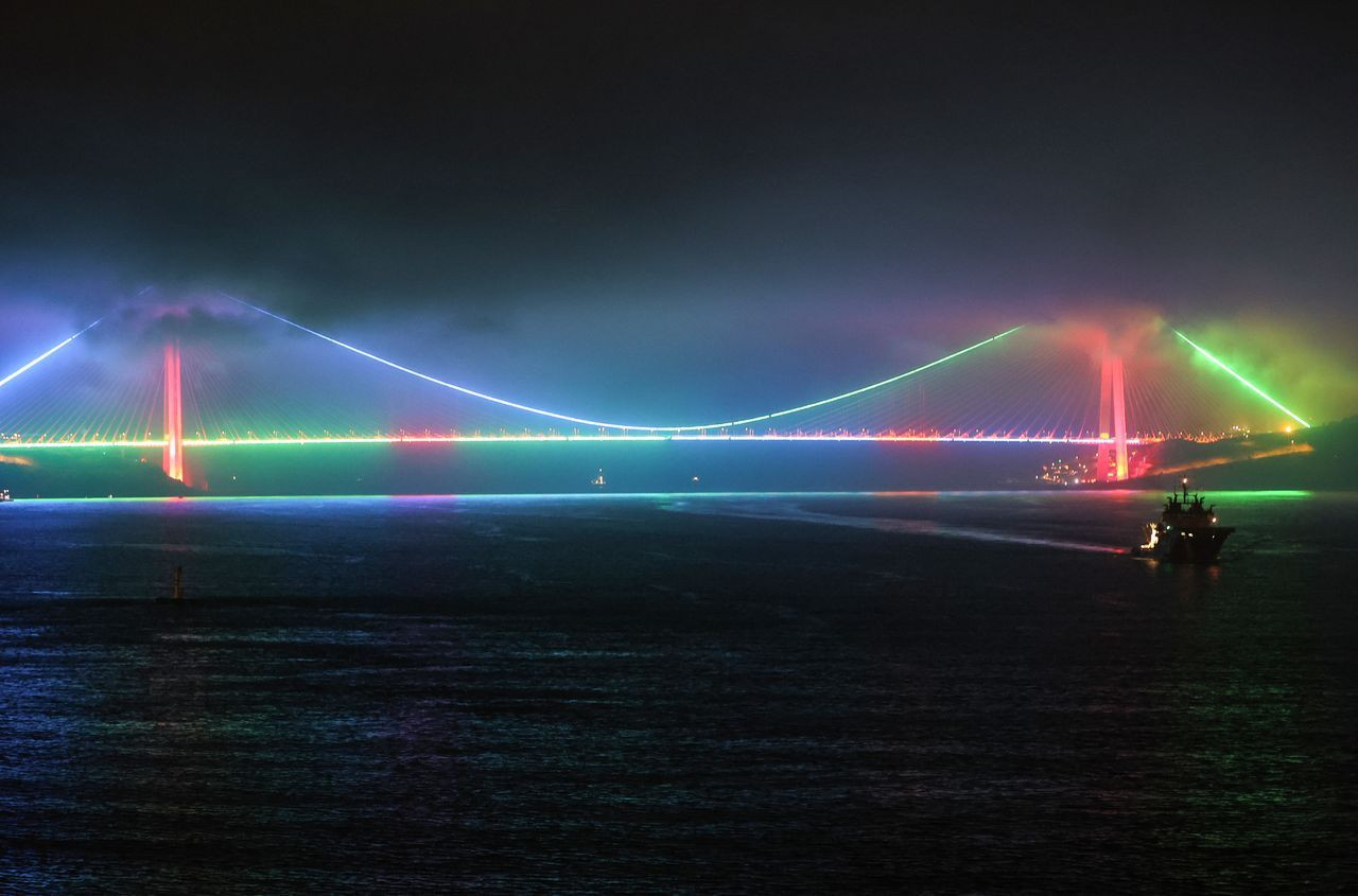 İstanbul'daki köprüler Azerbaycan renklerine büründü - Sayfa 11