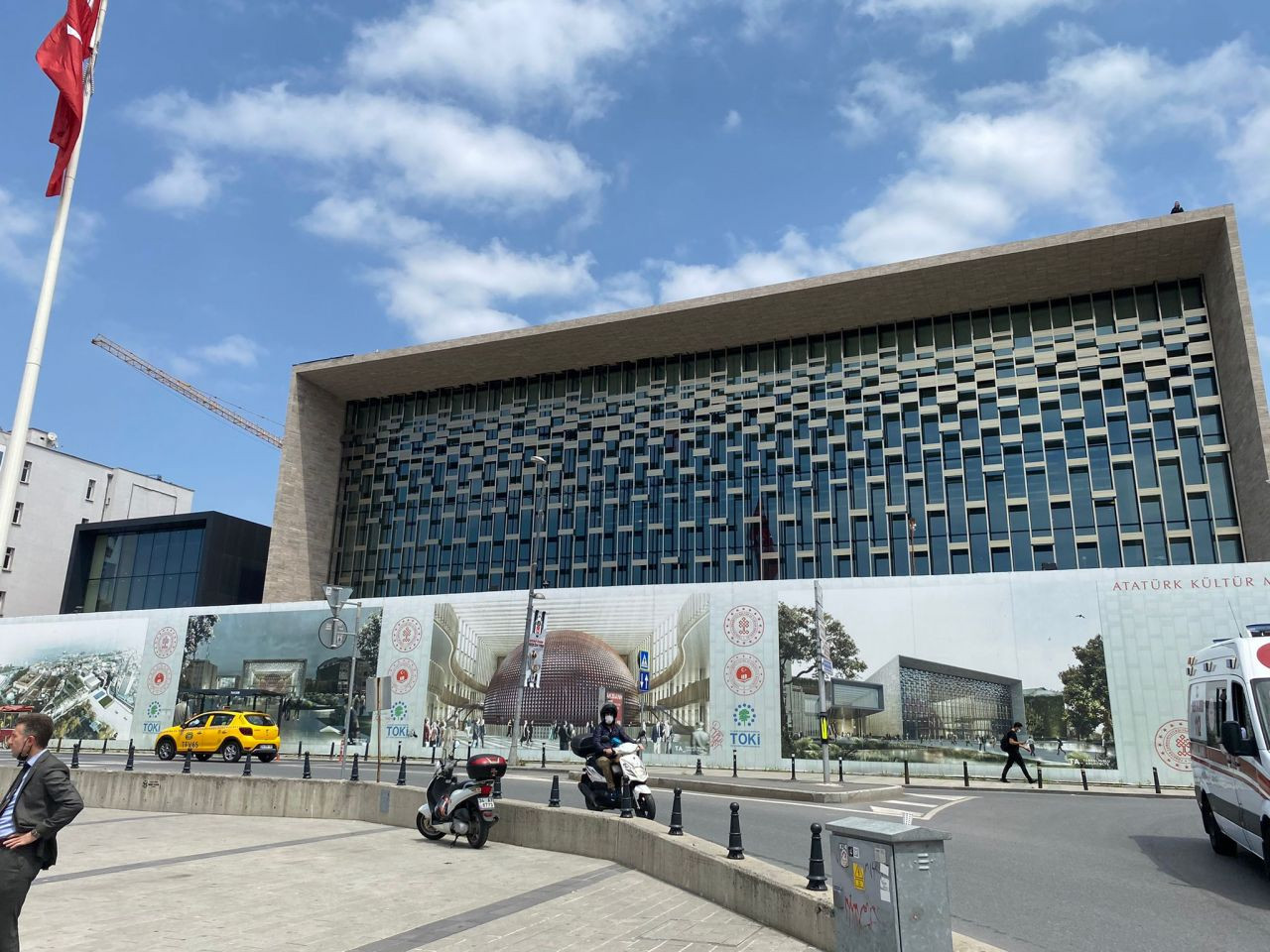 Terör örgütlerinin Gezi olaylarında mesken tuttuğu AKM binasının son hali büyülüyor! - Sayfa 9