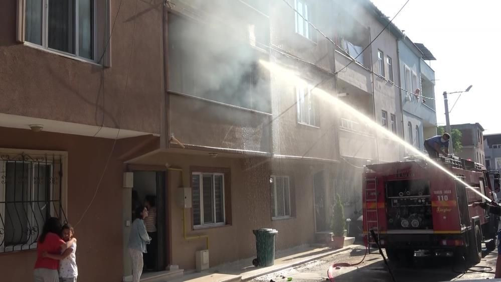 Madde bağımlısı adam dehşet saçtı: Evini ateşe verip, mahalleliyi satırla tehdit etti! - Sayfa 6