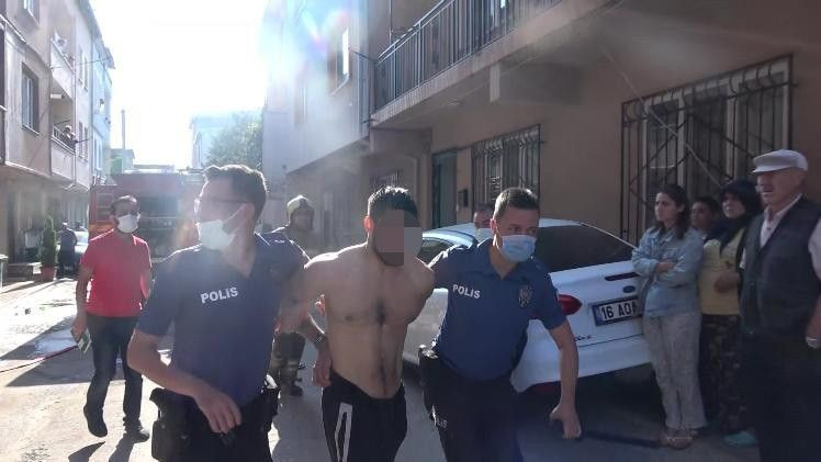 Madde bağımlısı adam dehşet saçtı: Evini ateşe verip, mahalleliyi satırla tehdit etti! - Sayfa 9