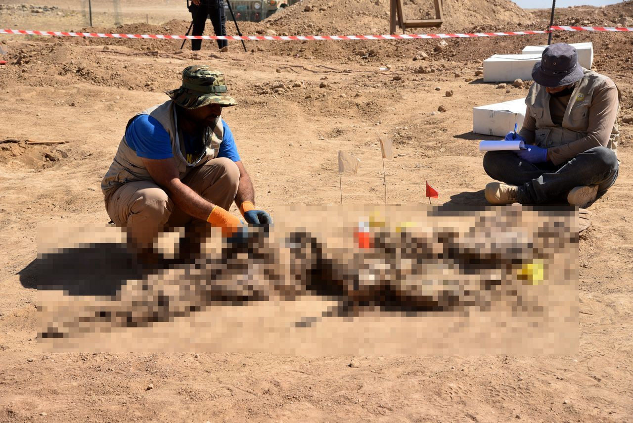 Irak'ta toplu mezar! DEAŞ'ın katlettiği 123 kişinin cesedi bulundu - Sayfa 5