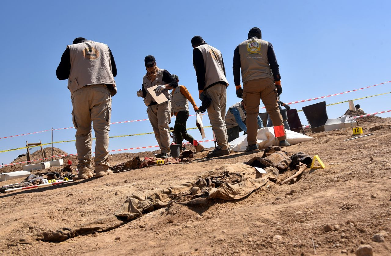 Irak'ta toplu mezar! DEAŞ'ın katlettiği 123 kişinin cesedi bulundu - Sayfa 8