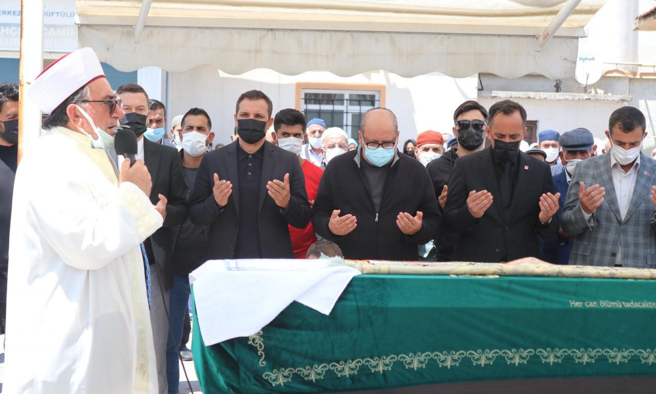 En acı veda! Rafet El Roman'ın babası İsmail Yaşdut son solcuğuna uğurlandı - Sayfa 8