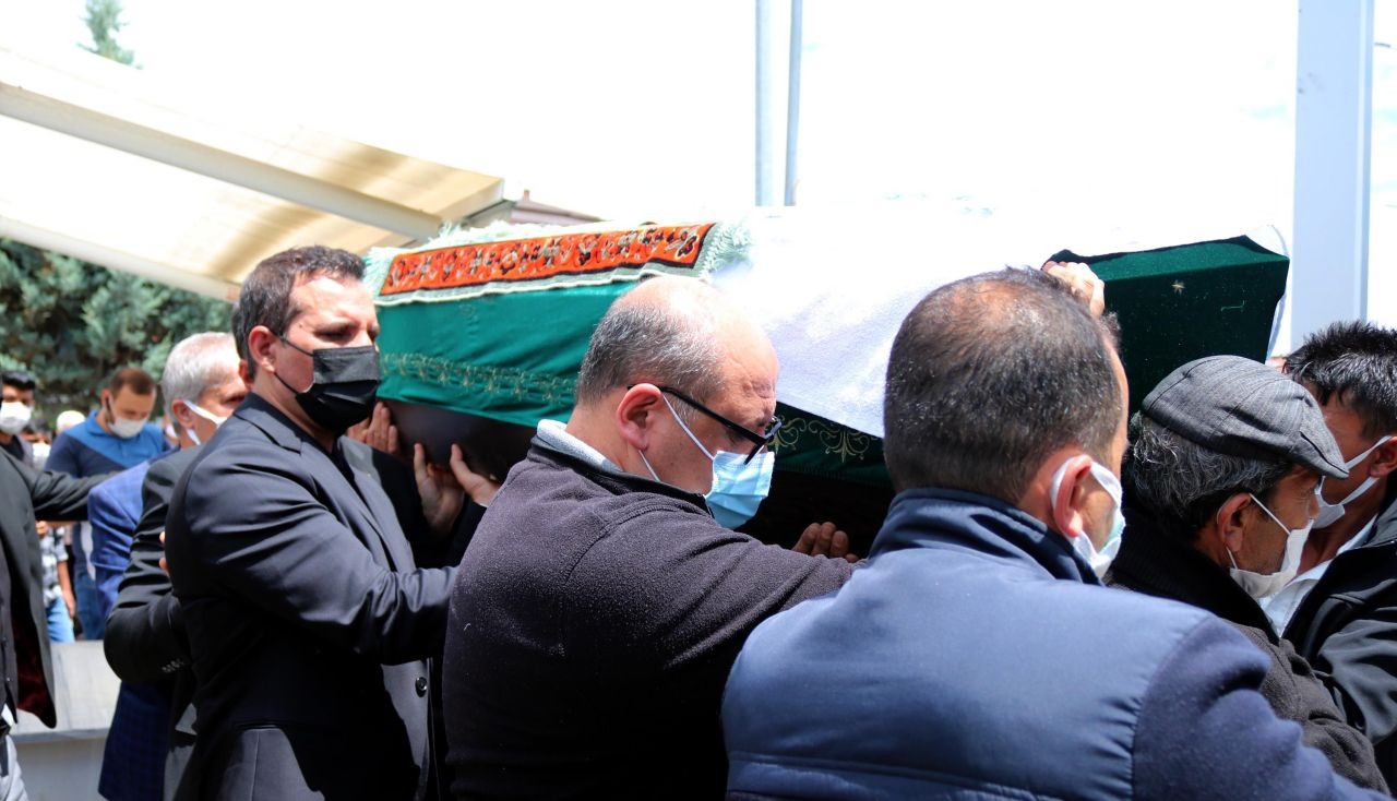 En acı veda! Rafet El Roman'ın babası İsmail Yaşdut son solcuğuna uğurlandı - Sayfa 9