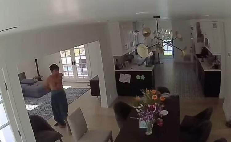 Böyle rezillik görülmedi: Çırılçıplak dolaşıp yaptıkları şoke etti! - Sayfa 11