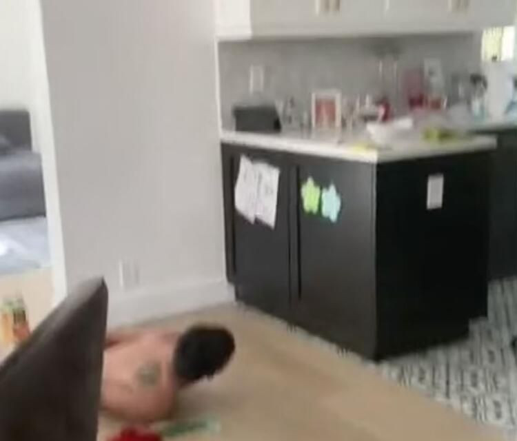 Böyle rezillik görülmedi: Çırılçıplak dolaşıp yaptıkları şoke etti! - Sayfa 14