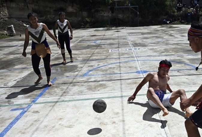 Topa sadece 'kalçalarınızla' vurabildiğiniz 3000 yıllık Maya sporu! - Sayfa 2