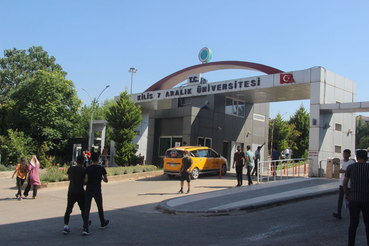 YKS öncesi yurttan manzaralar... Sınava yetişebilmek için zamanla yarıştılar - Sayfa 18