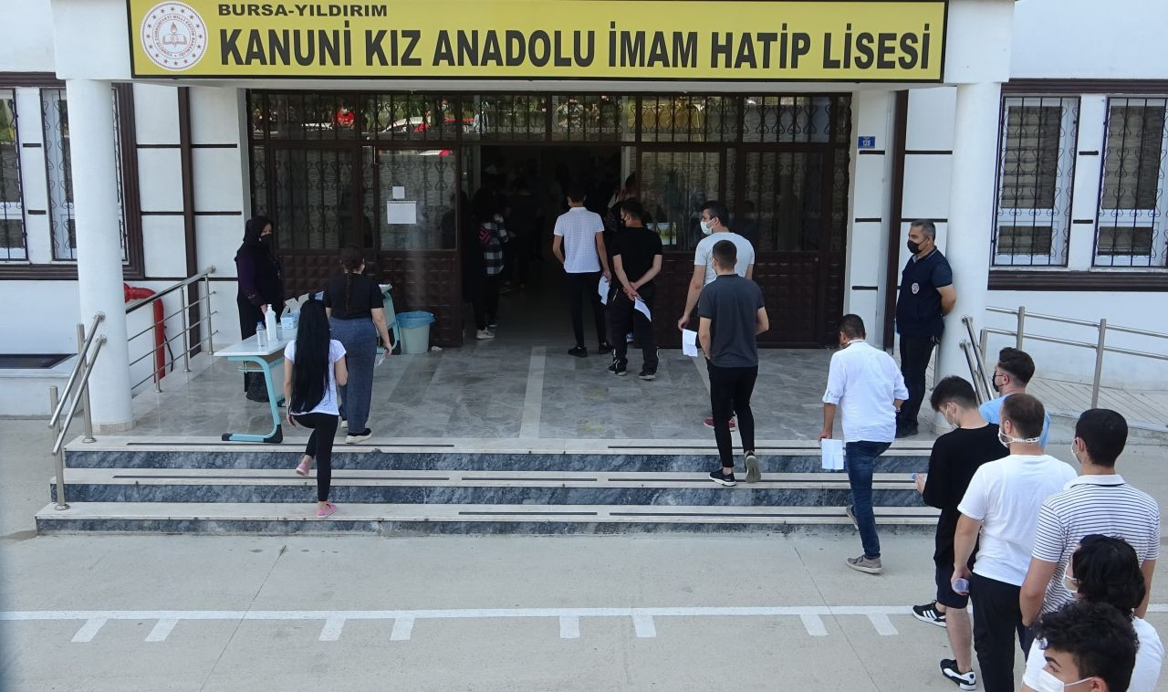 YKS öncesi yurttan manzaralar... Sınava yetişebilmek için zamanla yarıştılar - Sayfa 8