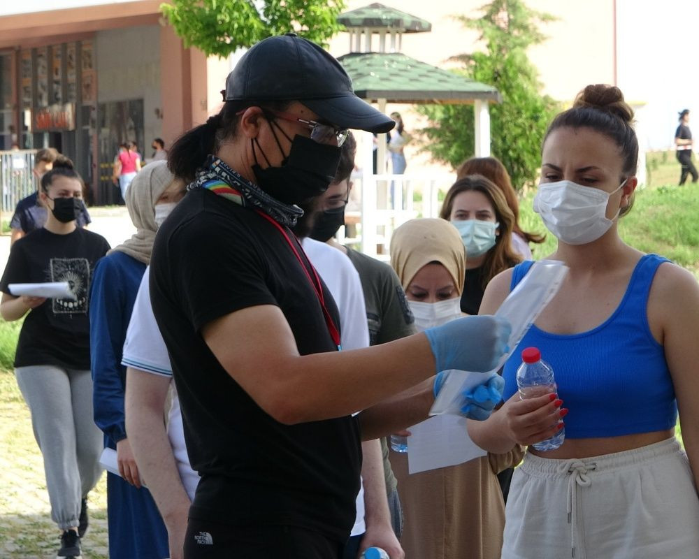 YKS öncesi yurttan manzaralar... Sınava yetişebilmek için zamanla yarıştılar - Sayfa 22