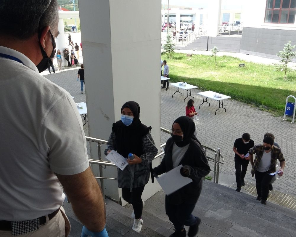 YKS öncesi yurttan manzaralar... Sınava yetişebilmek için zamanla yarıştılar - Sayfa 29