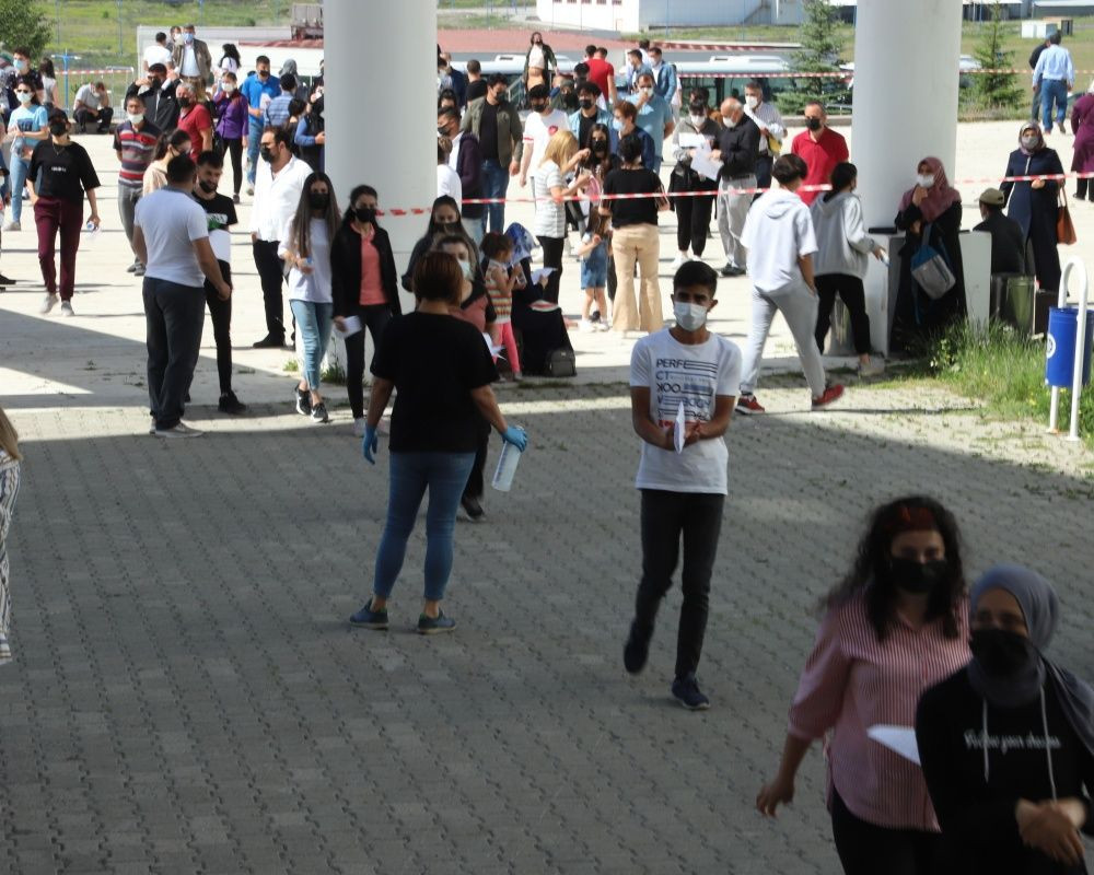 YKS öncesi yurttan manzaralar... Sınava yetişebilmek için zamanla yarıştılar - Sayfa 28