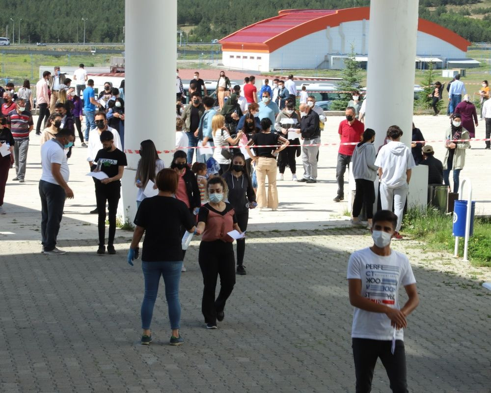 YKS öncesi yurttan manzaralar... Sınava yetişebilmek için zamanla yarıştılar - Sayfa 34