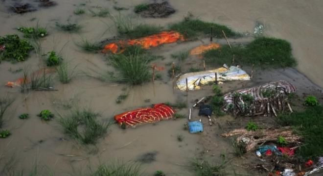 Hindistan'da kan donduran olay: Koronadan ölenlerin cesedi kıyıya vurdu! - Sayfa 6