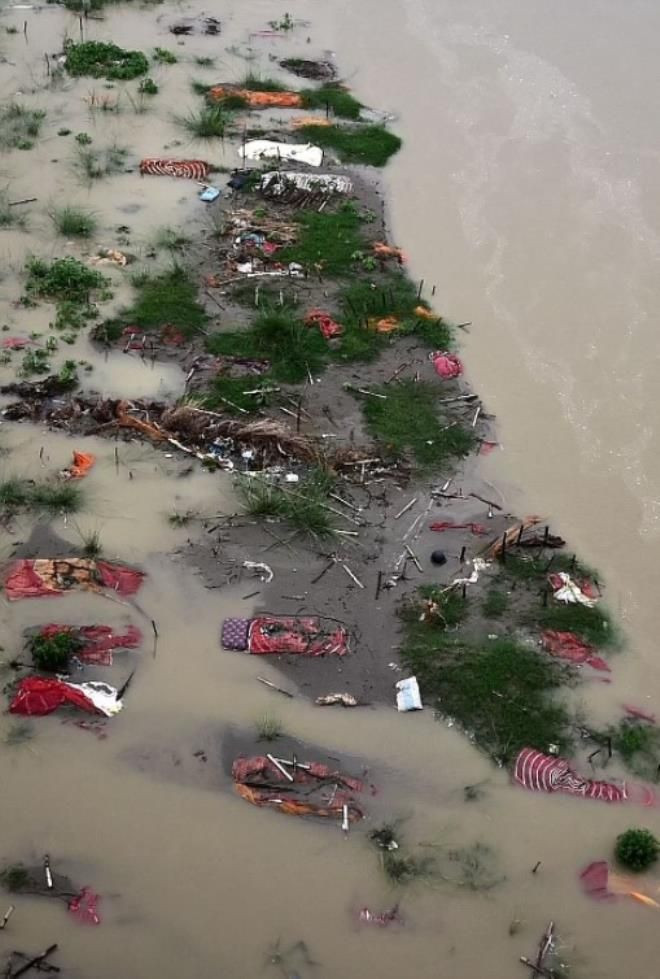 Hindistan'da kan donduran olay: Koronadan ölenlerin cesedi kıyıya vurdu! - Sayfa 9