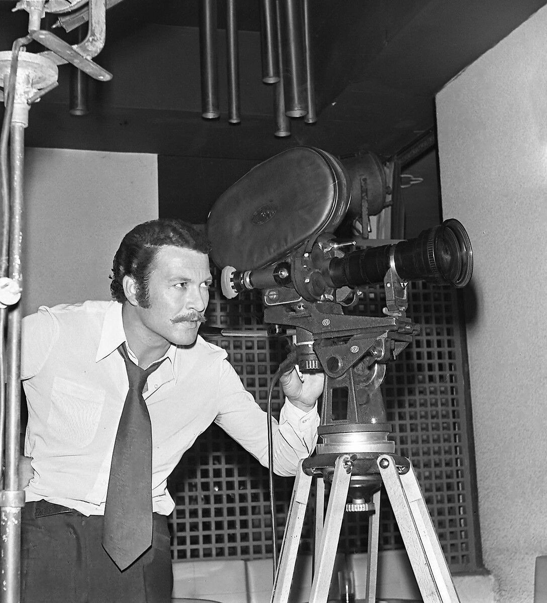 Ünlü Yeşilçam oyuncusu Kartal Tibet'in vefatı sanat camiasını yasa boğdu - Sayfa 10