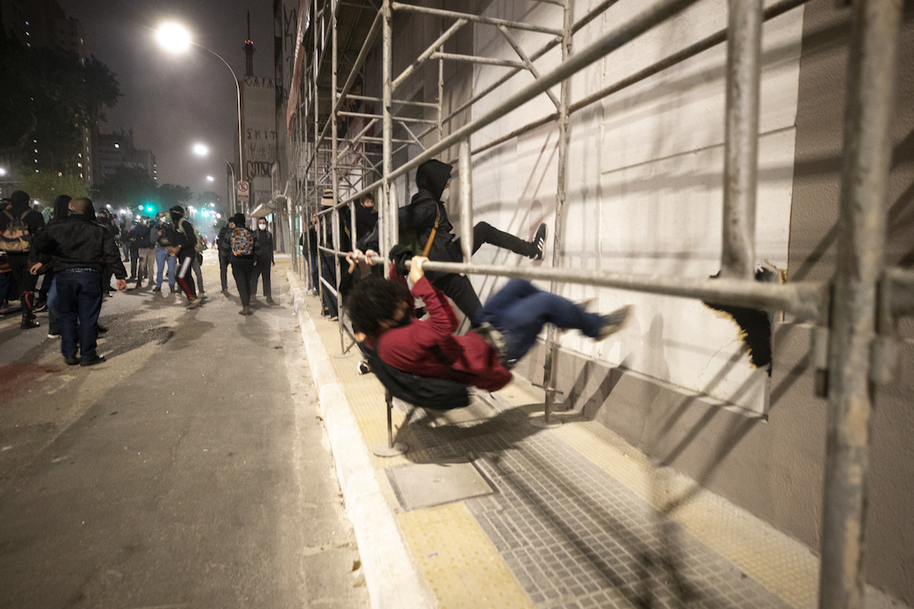 Brezilya'da Devlet Başkanı Bolsonaro karşıtı gösteriler düzenlendi - Sayfa 19