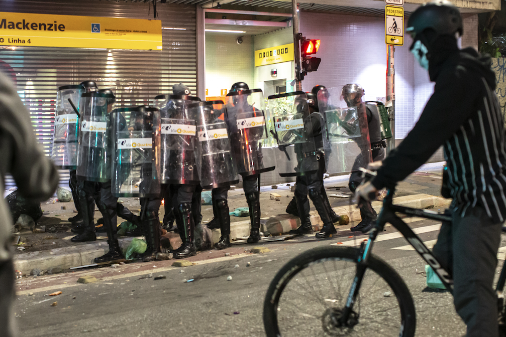 Brezilya'da Devlet Başkanı Bolsonaro karşıtı gösteriler düzenlendi - Sayfa 8