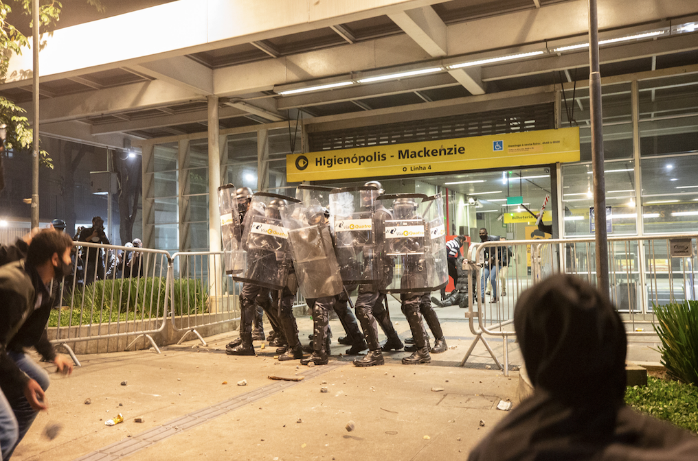 Brezilya'da Devlet Başkanı Bolsonaro karşıtı gösteriler düzenlendi - Sayfa 7