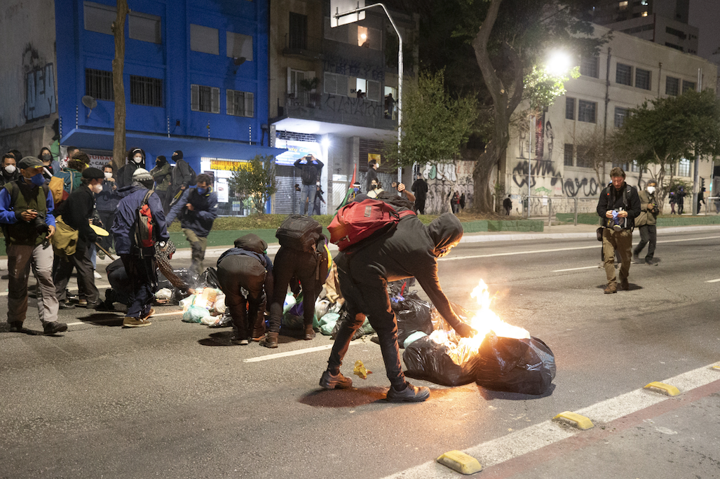 Brezilya'da Devlet Başkanı Bolsonaro karşıtı gösteriler düzenlendi - Sayfa 14