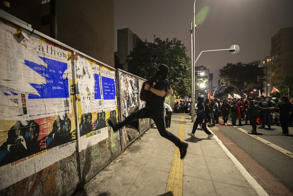 Brezilya'da Devlet Başkanı Bolsonaro karşıtı gösteriler düzenlendi - Sayfa 13