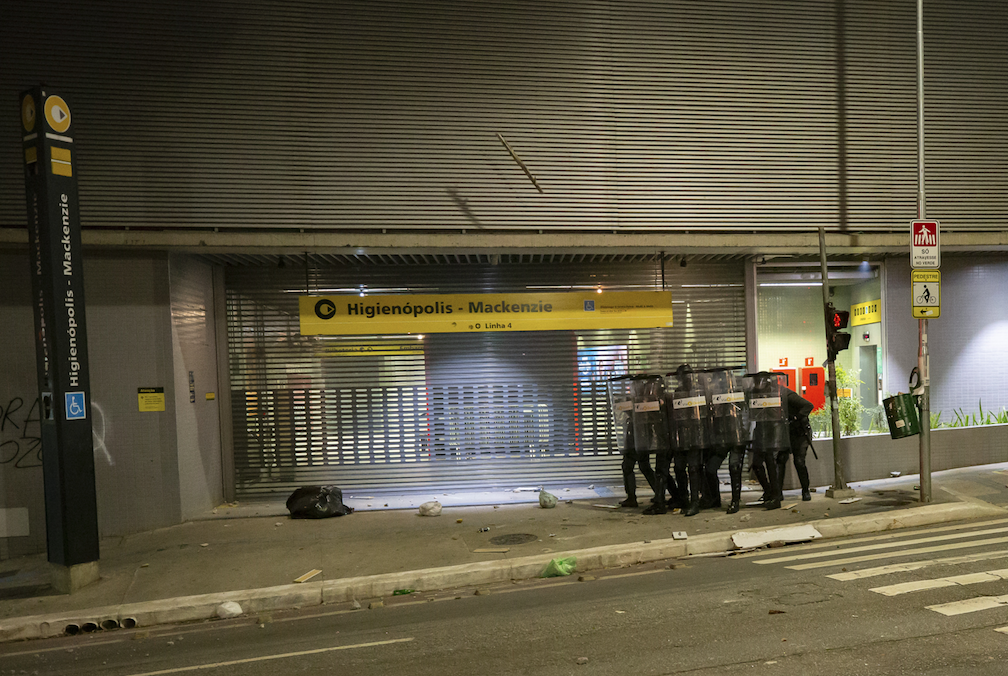 Brezilya'da Devlet Başkanı Bolsonaro karşıtı gösteriler düzenlendi - Sayfa 11