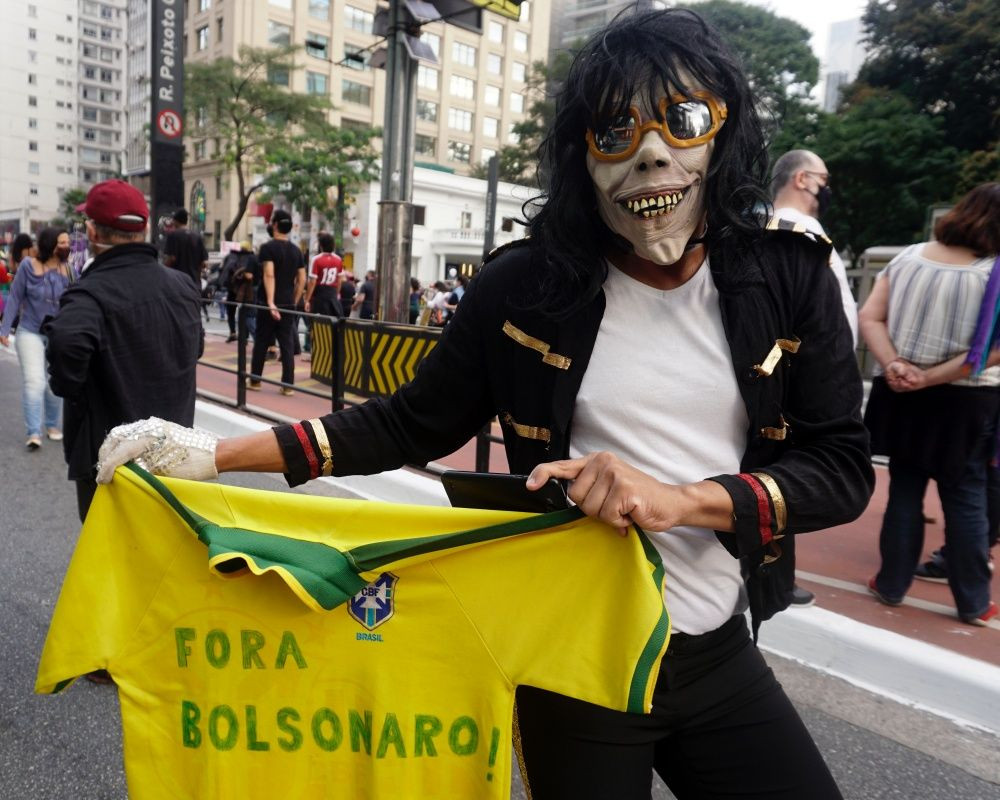 Brezilya'da Devlet Başkanı Bolsonaro karşıtı gösteriler düzenlendi - Sayfa 38