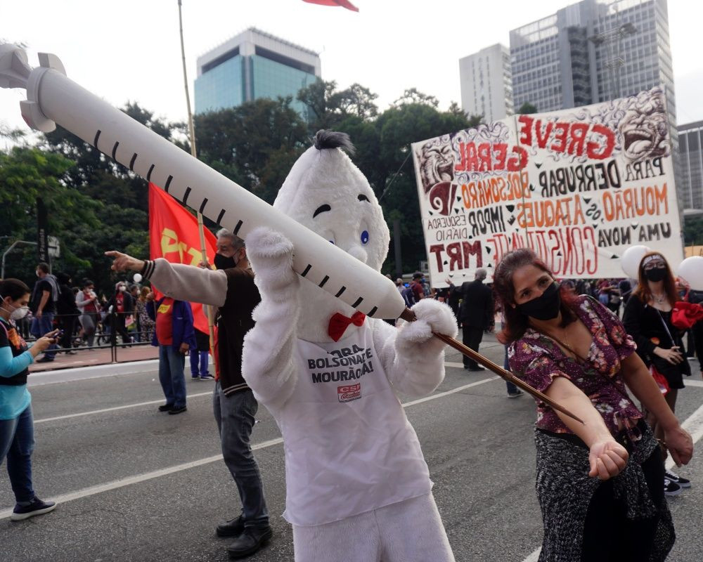 Brezilya'da Devlet Başkanı Bolsonaro karşıtı gösteriler düzenlendi - Sayfa 60