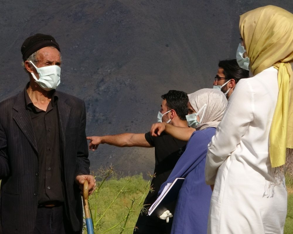 Sağlıkçıların zorlu yolculuğu: Dağ bayır demeden patikaları aşarak aşı yapıyorlar - Sayfa 11