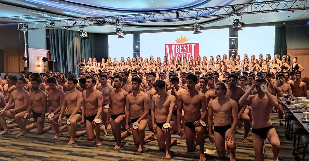 Erkek adaylar diz üstü çöktürülerek yere oturtuldu! Sosyal medya yıkıldı! İşte 34. Best Model Türkiye 2021 yarışmasındaki o görüntülerle ilgili ilk açıklama - Sayfa 6